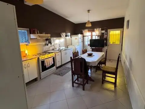 Casa en Venta con 3 cocheras