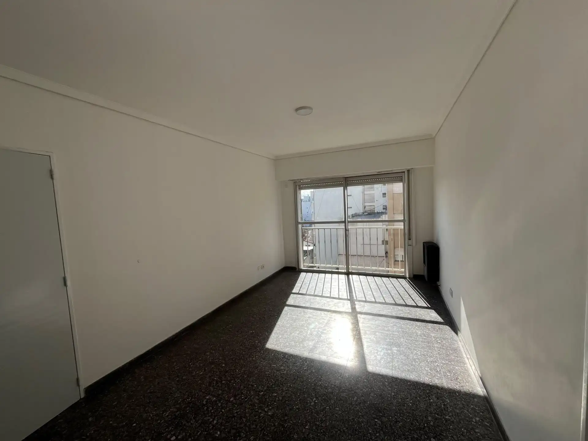 Venta de departamento - 2 ambientes - A la calle - Macrocetro