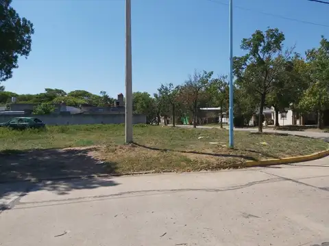 Venta Terreno Esquina.Amplio.23 x 20.Servicios.Zona Res.Co -