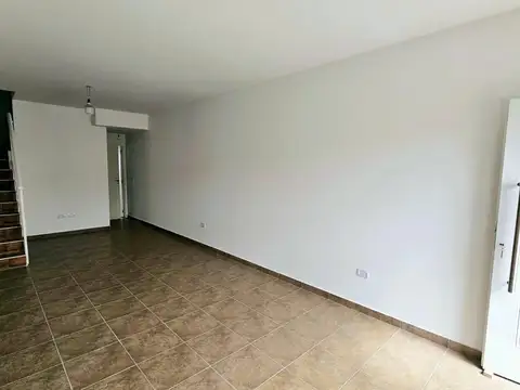 Depto Tipo Casa en Venta en Villa Luzuriaga, USD 99.000