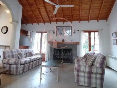 Casa 5 ambientes con 3 baños