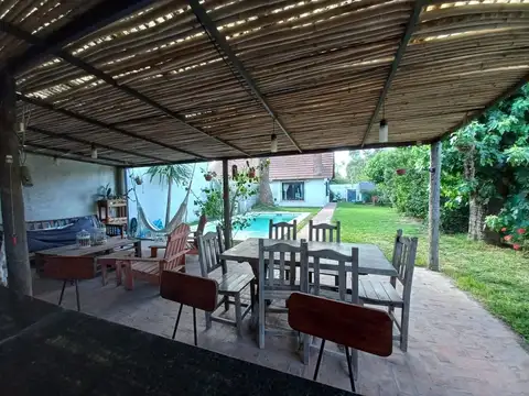 Casa 5 ambientes con 1 baño