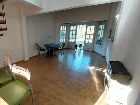 Venta en Block - Villa Gesell - Casa 4 Ambientes + Casa 3 Ambientes - Gas Natural