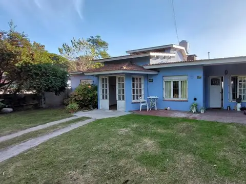 Venta en Block - Villa Gesell - Casa 4 Ambientes + Casa 3 Ambientes - Gas Natural