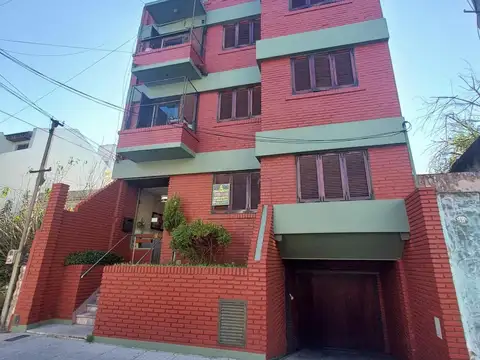 DEPARTAMENTO 3 AMBIENTES C/ESPACIO COCHERA