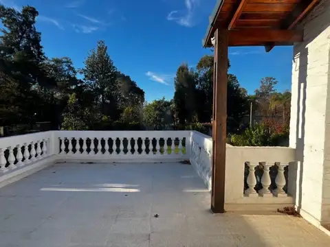 Casa 5 ambientes con 2 baños