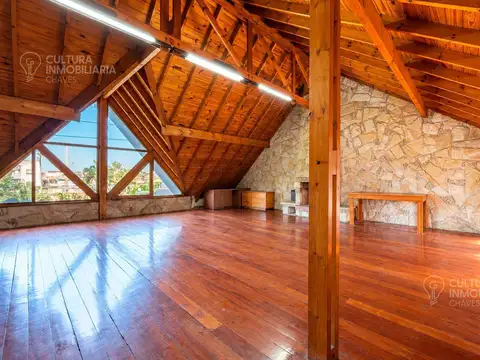 VENTA CHALET 8 AMBEINTES LOMAS DEL  MIRADOR PLAYROOM COCHERA