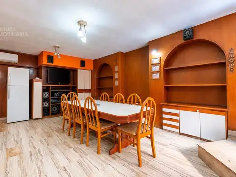 Casa 8 ambientes con 4 baños