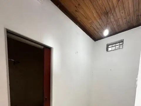 Casa 2 ambientes con 1 baño