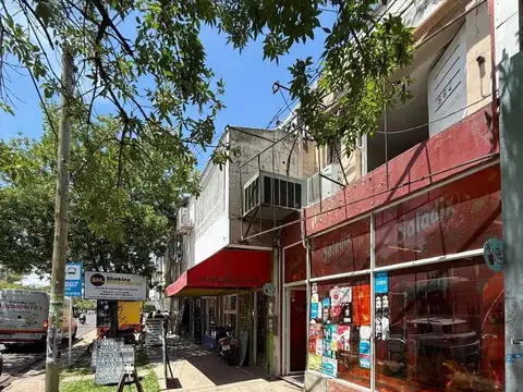 Amplio Local comercial frente a Hospital Perrando!