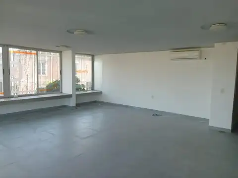 Oficina en Alquiler al Norte
