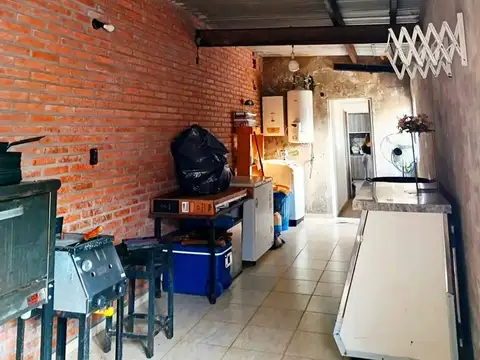 Casa 5 ambientes con 2 baños
