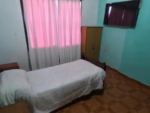 Casa 7 ambientes con 2 baños