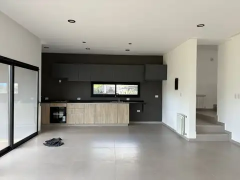 Casa 3 ambientes con 2 baños