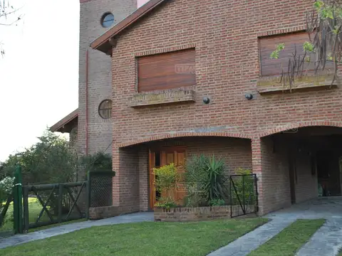 Casa Chalet  en Venta en Banco Provincia, Francisco Álvarez, Moreno