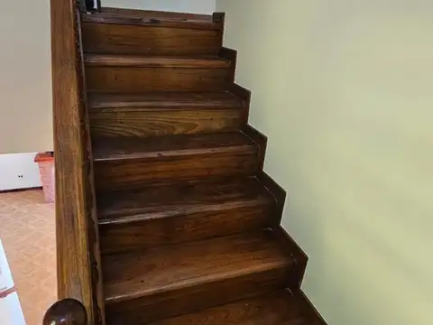 Casa 8 ambientes con 4 baños