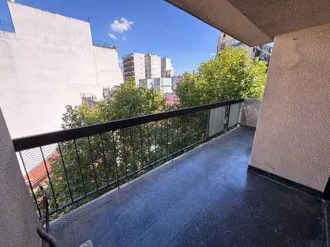 4 AMB FTE C/BALCON - LUMINOSO