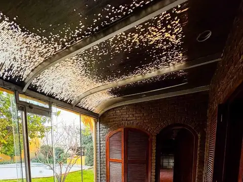 Casa en Venta con 3 cocheras