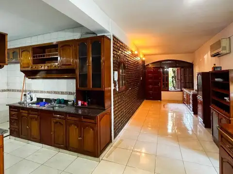 Casa 6 ambientes con 4 baños
