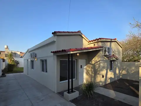 Casa en alquiler en sarmiento 1175, funes | 2 dormitorios | a metros de ruta 9