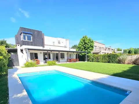 Casa en Venta con 2 cocheras