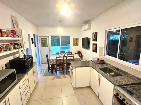 Casa 5 ambientes con 4 baños