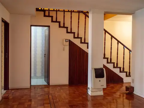 Depto Tipo Casa en Venta 56 años