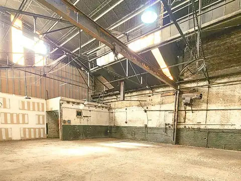 Galpón. Ovidio Lagos al 5700. 3 por 1000mts