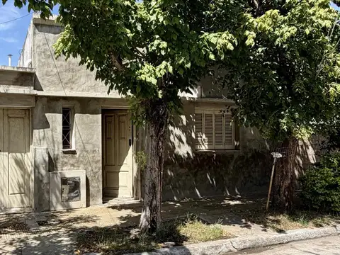 Casa a refaccionar en barrio 9 de julio - Buena base constructiva