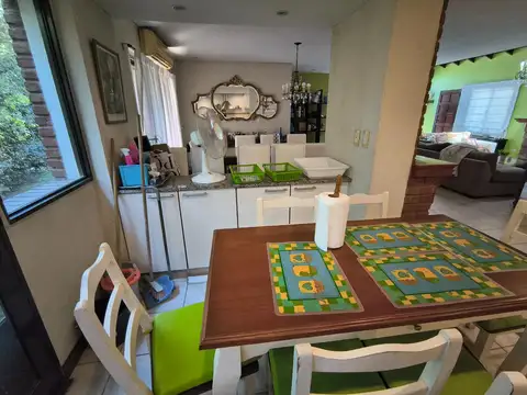 Casa en Venta con 2 cocheras