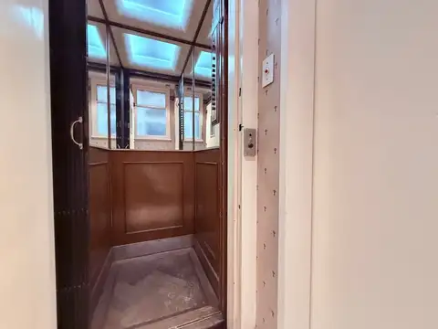 EXCELENTE PISO SOBRE AV CALLAO RECOLETA, LUMINOSO