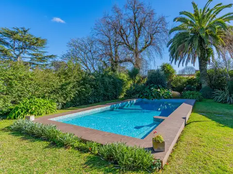 Casa en Venta con 4 cocheras