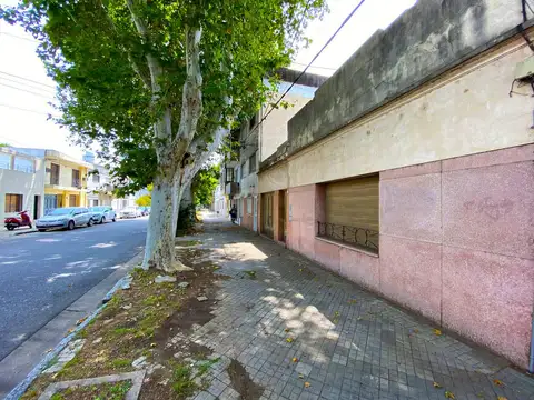 Terreno con 10.93 metros de frente en Pichincha