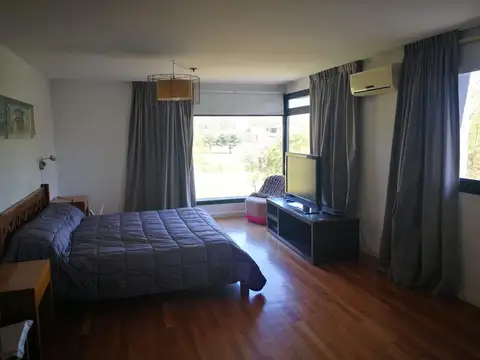 Casa en Alquiler con 1 cochera