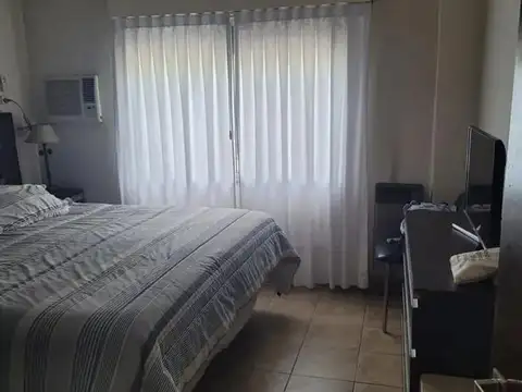 VENTA CASA DOS DORMITORIOS + COMODIN (zona Av. San Martín)