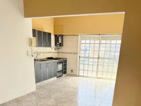 IMPECABLE PH C/PATIO Y TERRAZA
