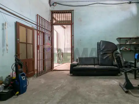 EXCELENTE CASA CON DEPOSITO - PARQUE CHACABUCO