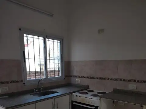 Depto Tipo Casa en Alquiler en Wilde, $ 480.000