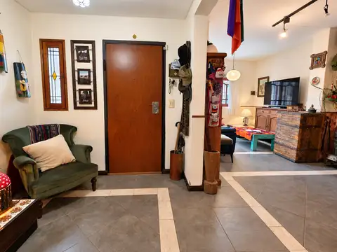 CASA + DEPARTAMENTO EN PLANTA ALTA | AMPLIO PARQUE, QUINCHO/TALLER Y ACCESOS INDEPENDIENTES