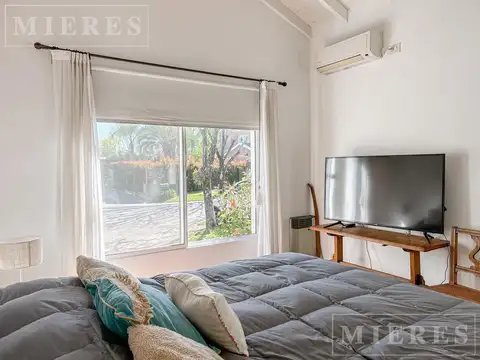 Casa en venta en barrio Los Álamos, con jardín y pileta