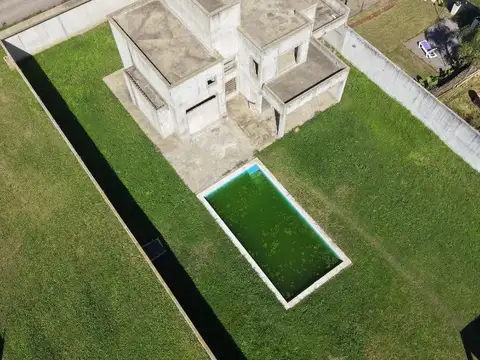 Casa en Venta con 3 cocheras