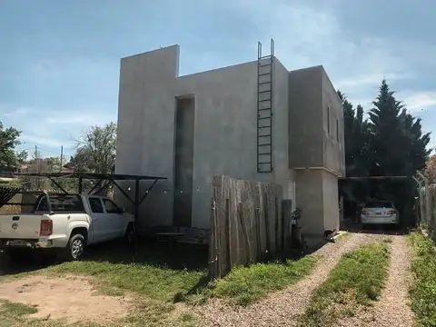Casa en Venta con 3 cocheras