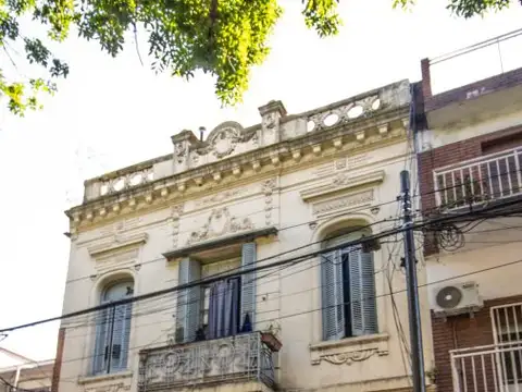 Casa con dos entradas. PB y 1ER PISO - 472m² - Almagro- Hotel familiar/Pensión