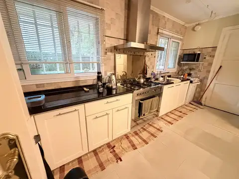 Casa en Martinez - 5 ambientes  con pileta y jardin