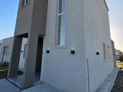 Venta Casa 5 amb estrenar Barrio Semi cer Cardales