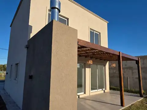 Casa 5 ambientes con 1 baño