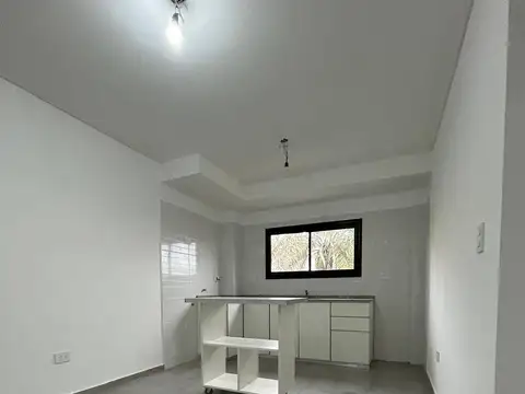 Departamento en Alquiler en Lomas del Mirador, $ 550.000
