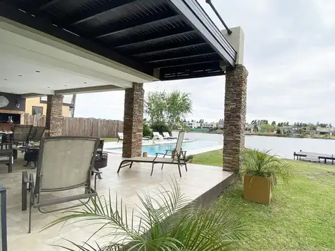 Venta Casa 6 amb a La Laguna barrio San Benito Villanueva Tigre