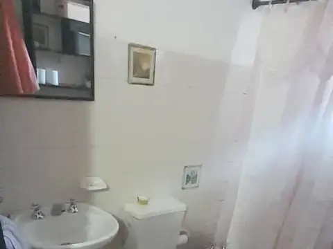 VENTA CASA GRANDE CON DEPTO EN VILLA POSSE