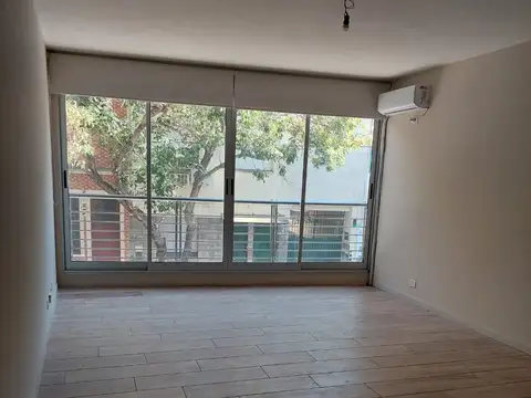 Arias 3100, Piso 1